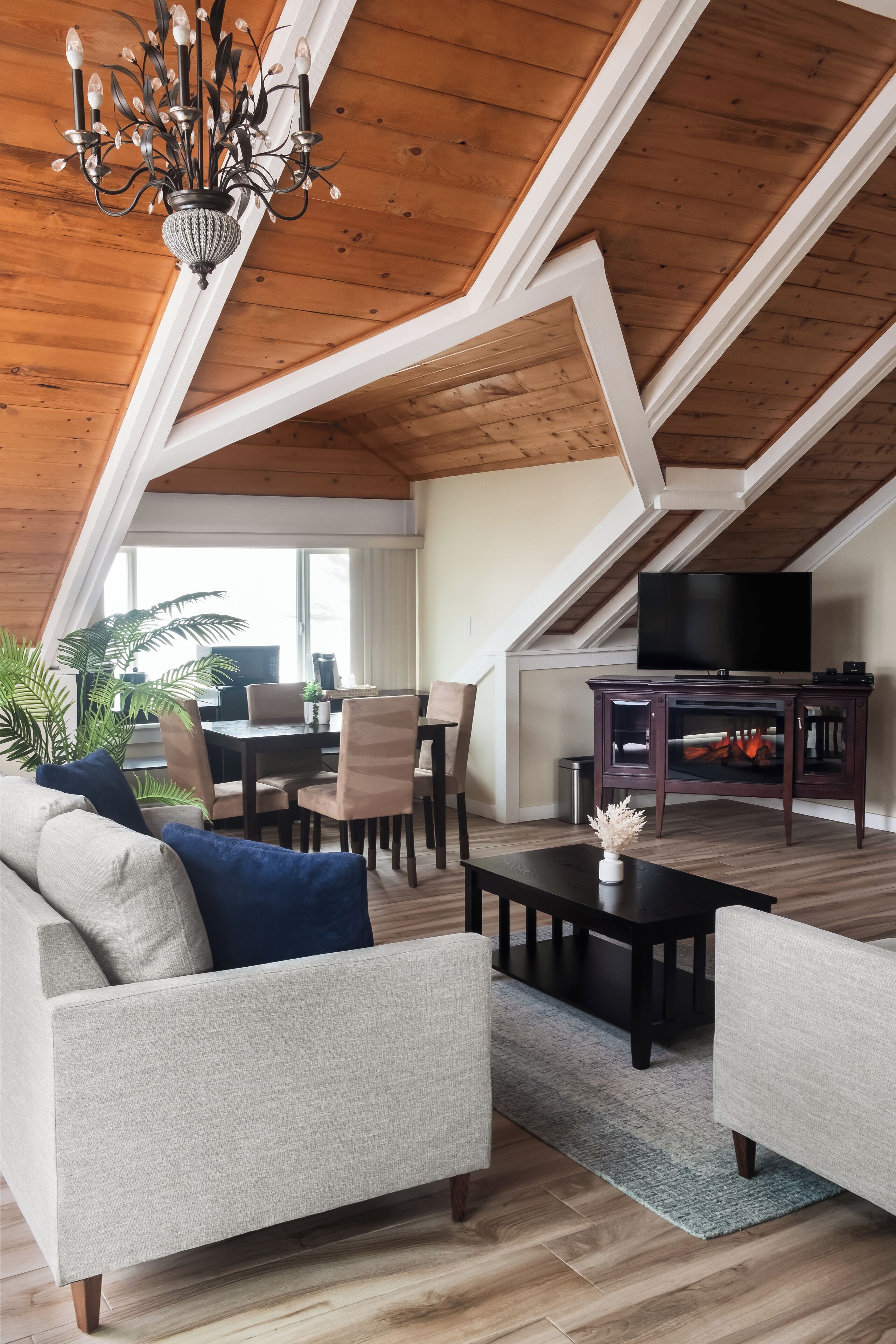 classic penthouse | living area | 28-inch tv with cable channels