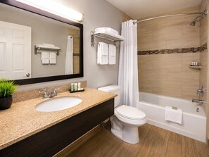 Free toiletries, towels - Evergreen Inn (Branson)