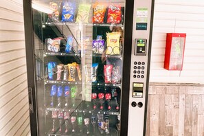 Vending machine - Evergreen Inn (Branson)