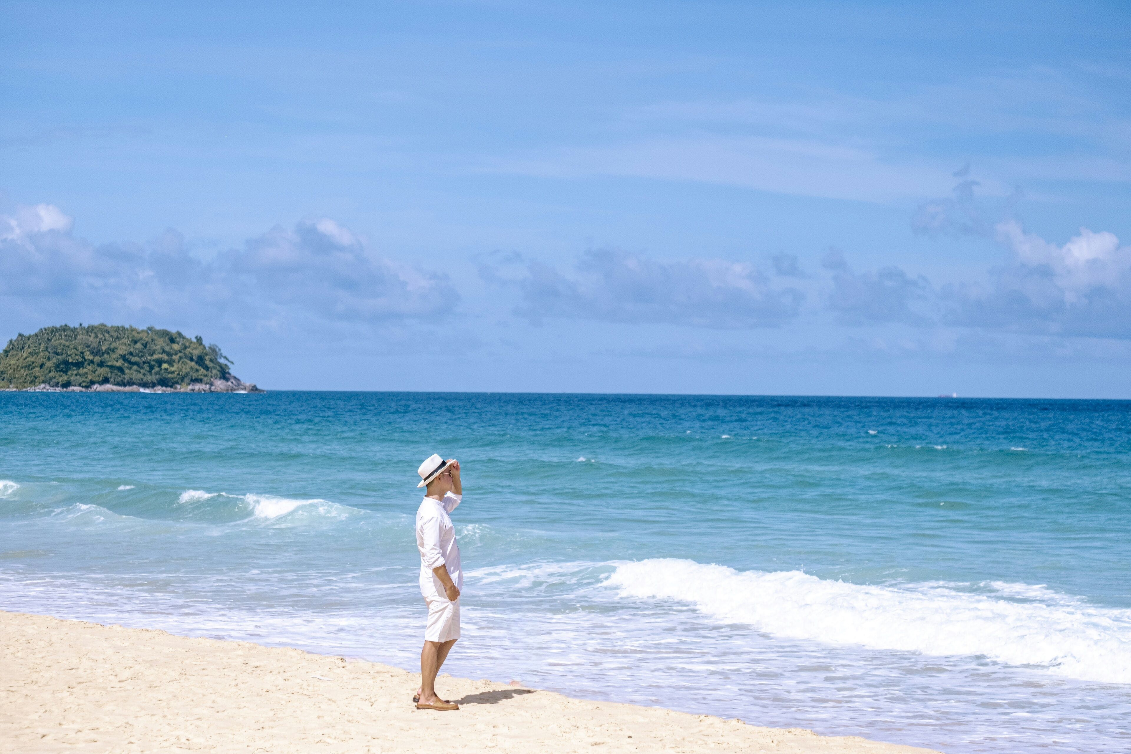 beach nearby, white sand, beach towels, beach volleyball