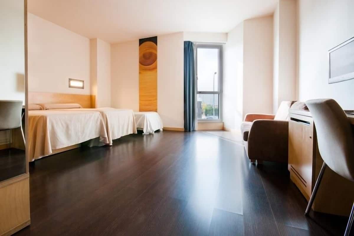 Family Room (2 adults + 2 children)