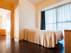 Family Room (2 adults + 2 children) | In-room safe, desk, blackout drapes, soundproofing