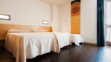 Coffres-forts dans les chambres, bureau, rideaux occultants