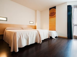 Family Room (2 adults + 2 children)