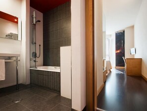 Free toiletries, hair dryer, bidet, towels - Hotel Gobeo Park (Vitoria-Gasteiz)
