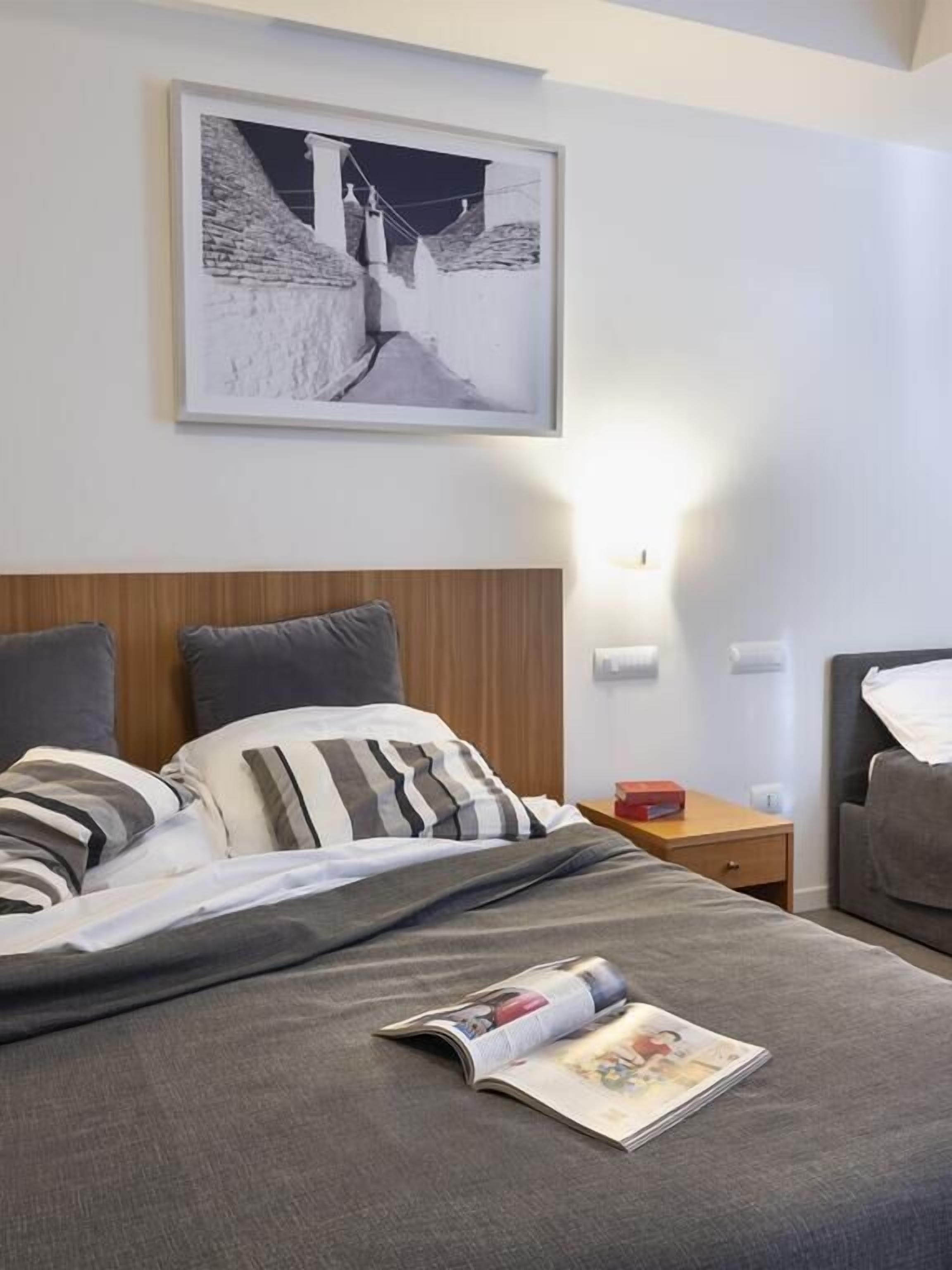 quadruple room | minibar, in-room safe, desk, blackout curtains