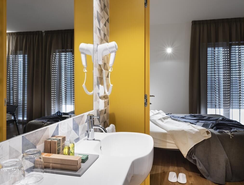 superior double room | minibar, in-room safe, desk, blackout curtains