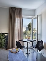 Comfort Double Room, Garden View | Minibar, in-room safe, desk, blackout drapes