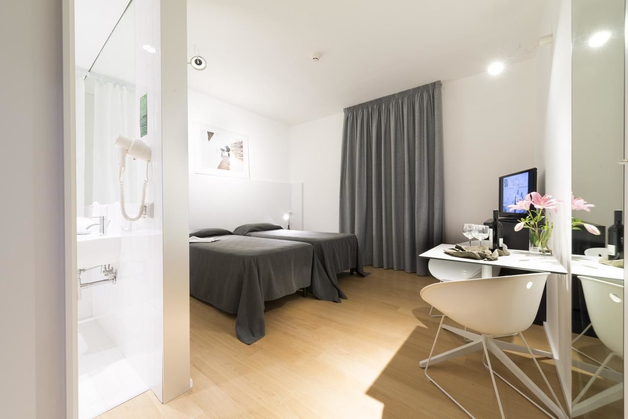 superior double room | minibar, in-room safe, desk, blackout curtains