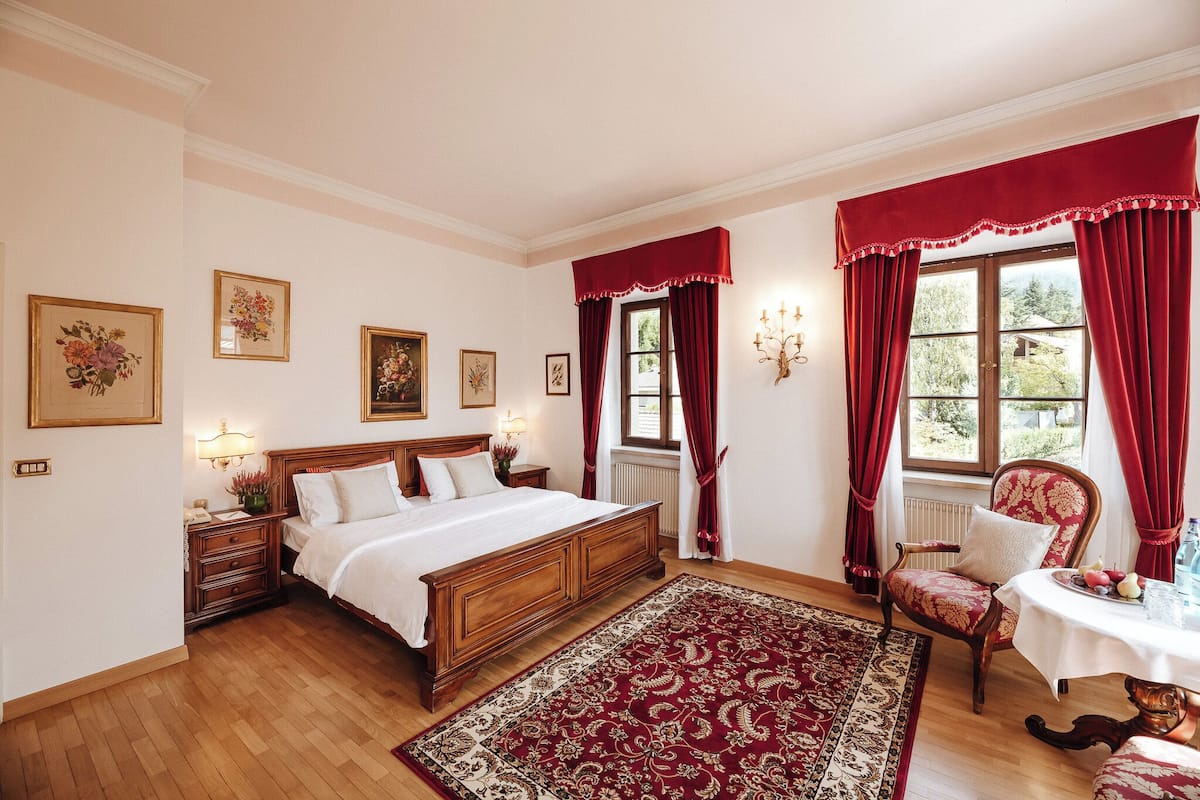 Junior Suite, Balcony | Hypo-allergenic bedding, minibar, in-room safe, individually decorated