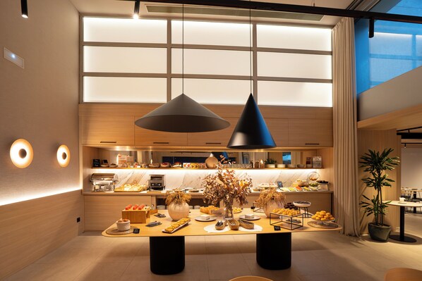 Daily buffet breakfast (EUR 15.50 per person)