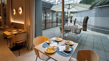 Morgenmadsbuffet på hverdage (15.50 EUR pr. person)