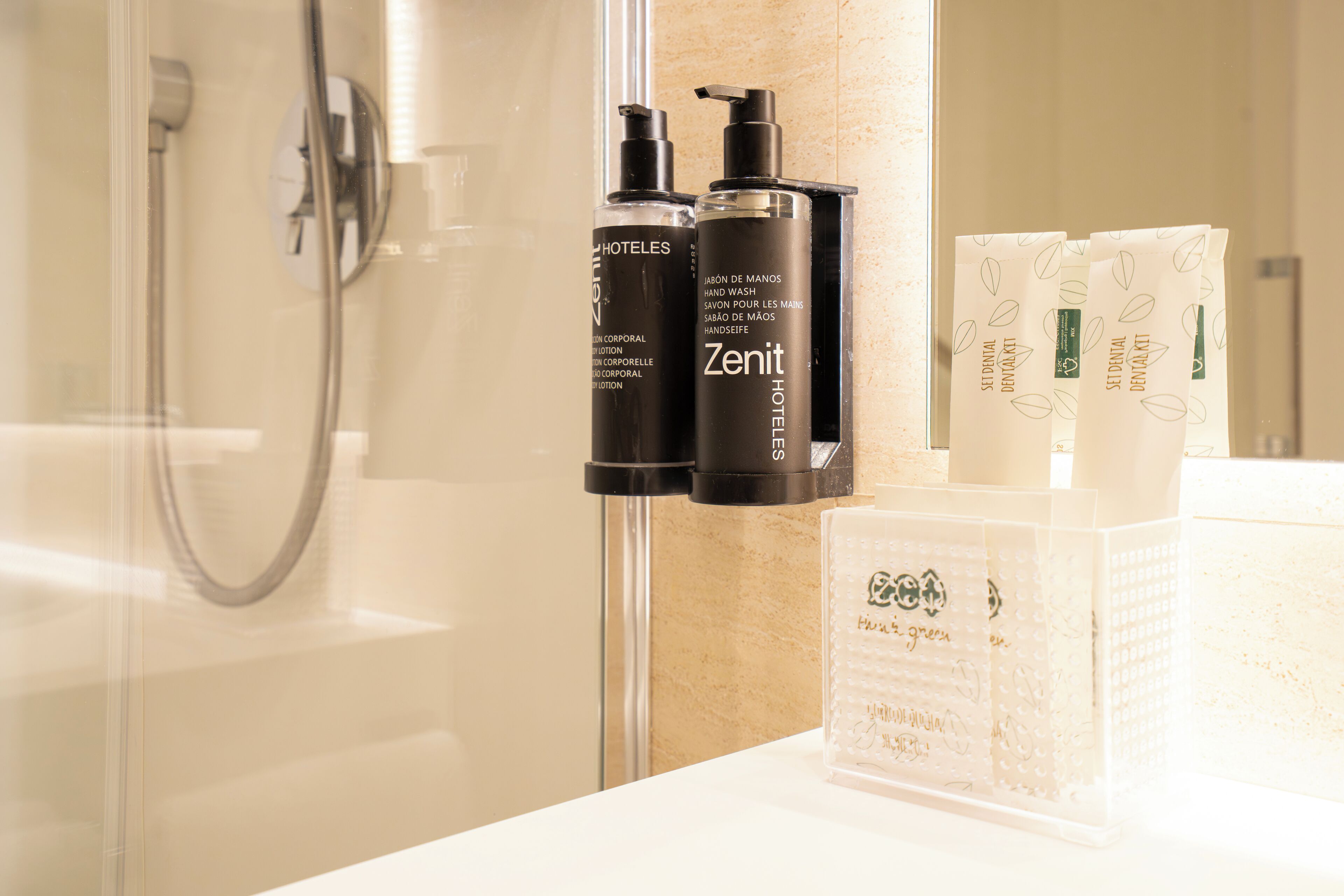 bathtub, deep-soaking bathtub, free toiletries, hair dryer