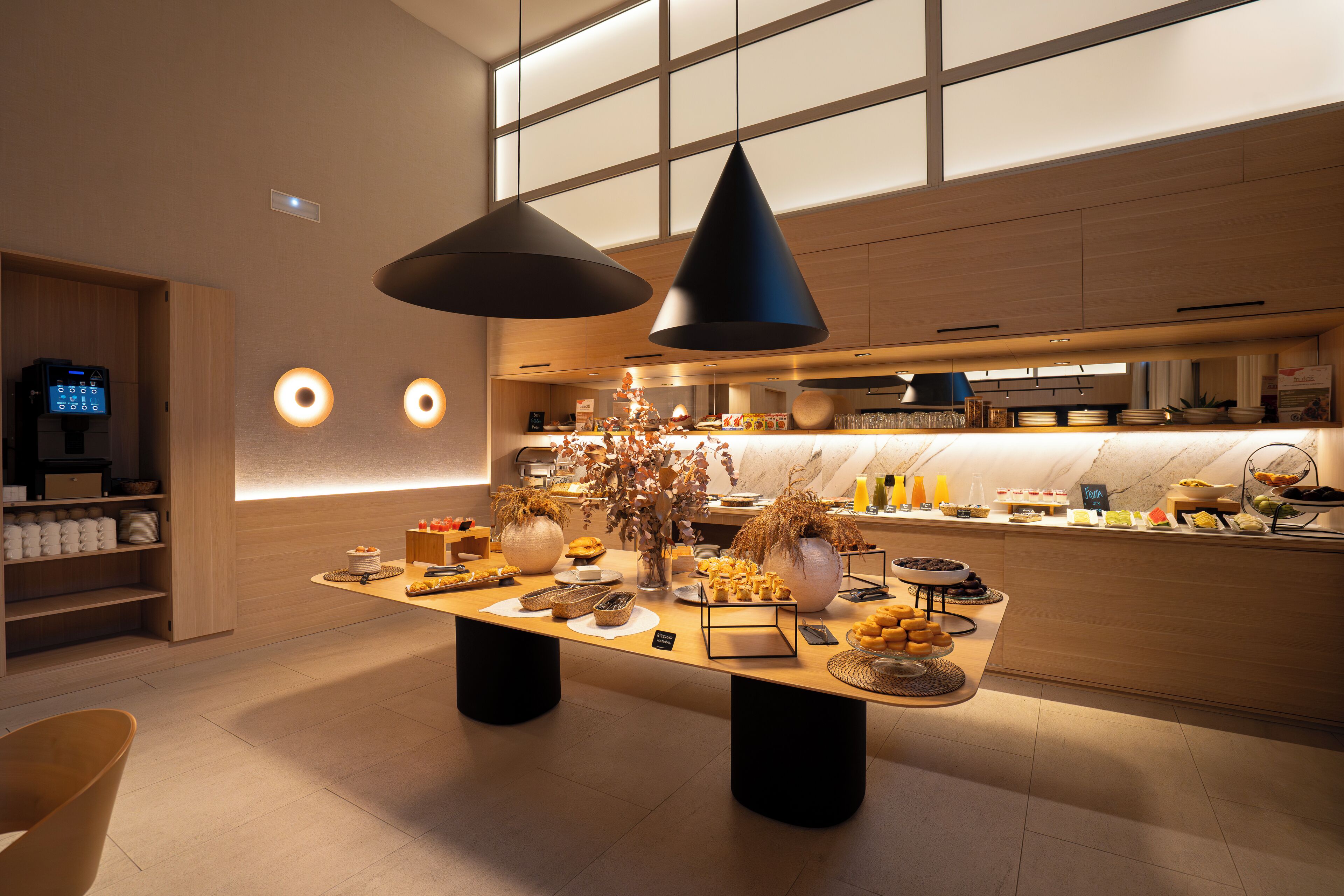 Buffet breakfast on weekdays (EUR 15.50 per person)