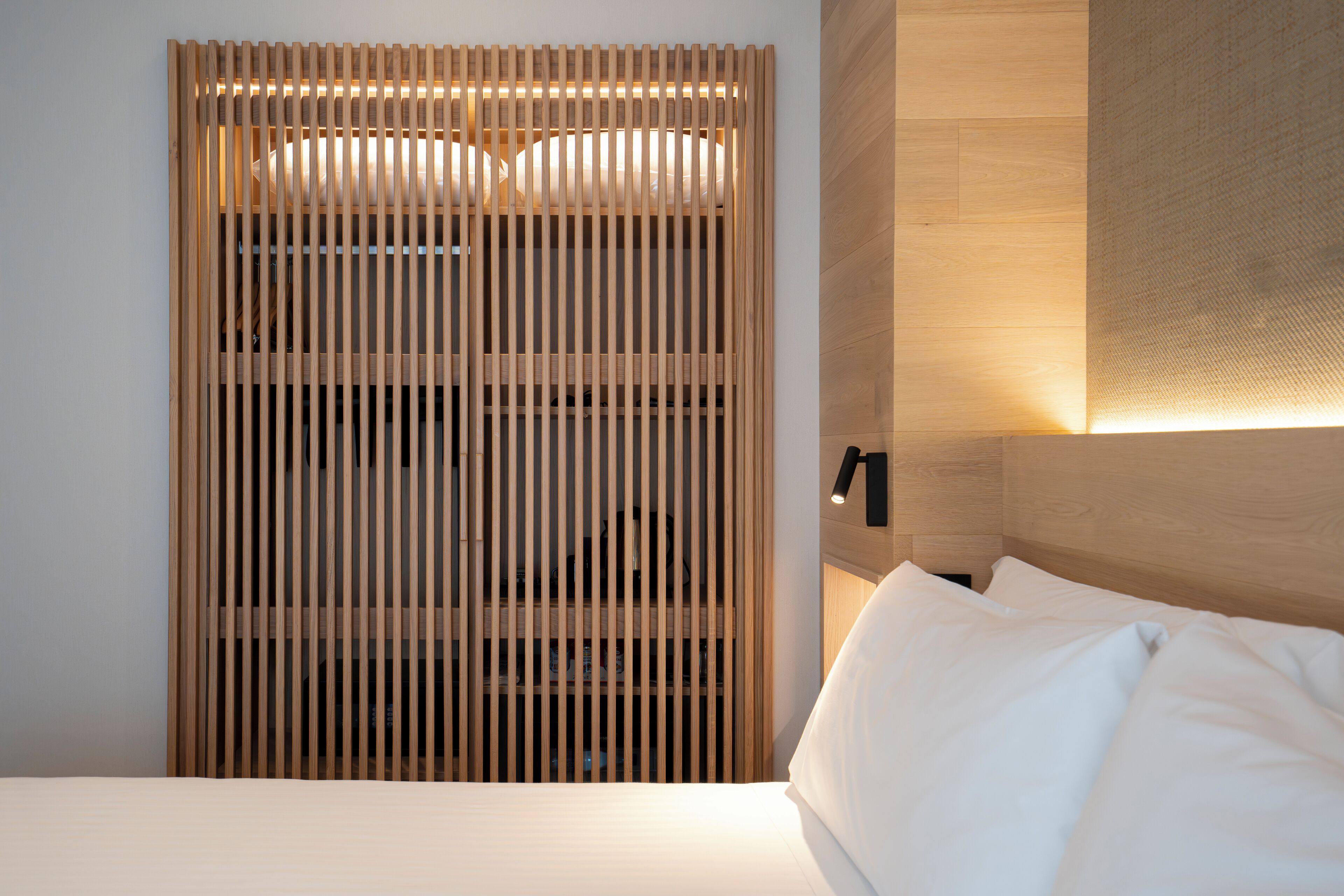 Μίνι μπαρ, χρηματοκιβώτιο στο δωμάτιο, γραφείο, κουρτίνες συσκότισης 