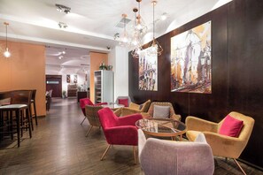 Café da manhã com buffet todos os dias (CZK 500 por pessoa) 