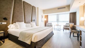 Dundyner, safe på rommet, skrivebord og skrivebord for bærbar PC