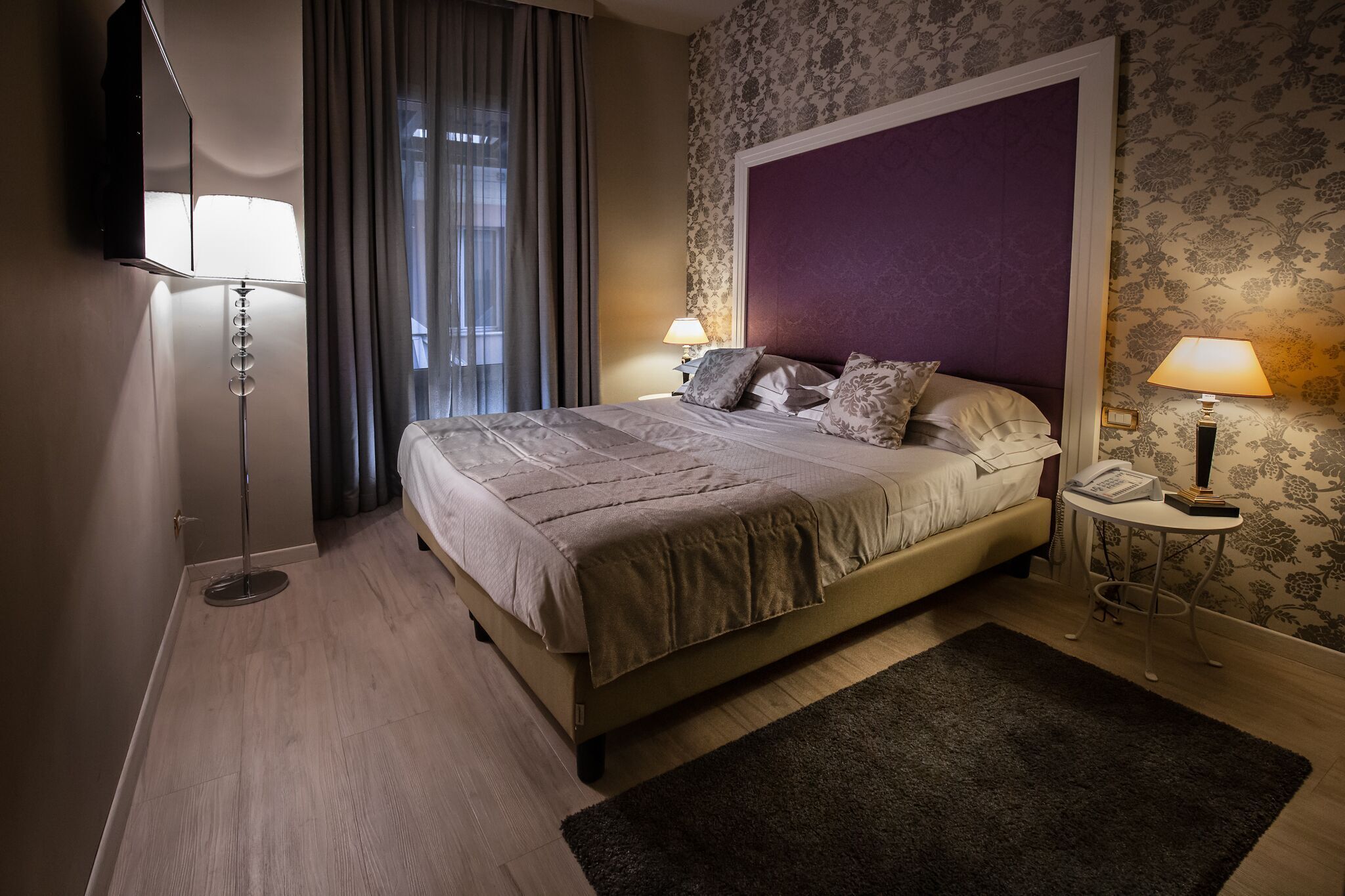 Roba de llit hipoal·lergògena, cobrellits i minibar 