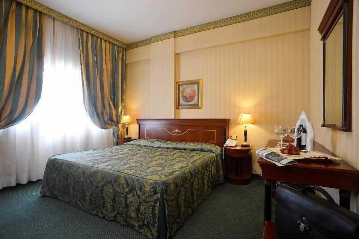 Ropa de cama hipoalergénica, edredón y minibar