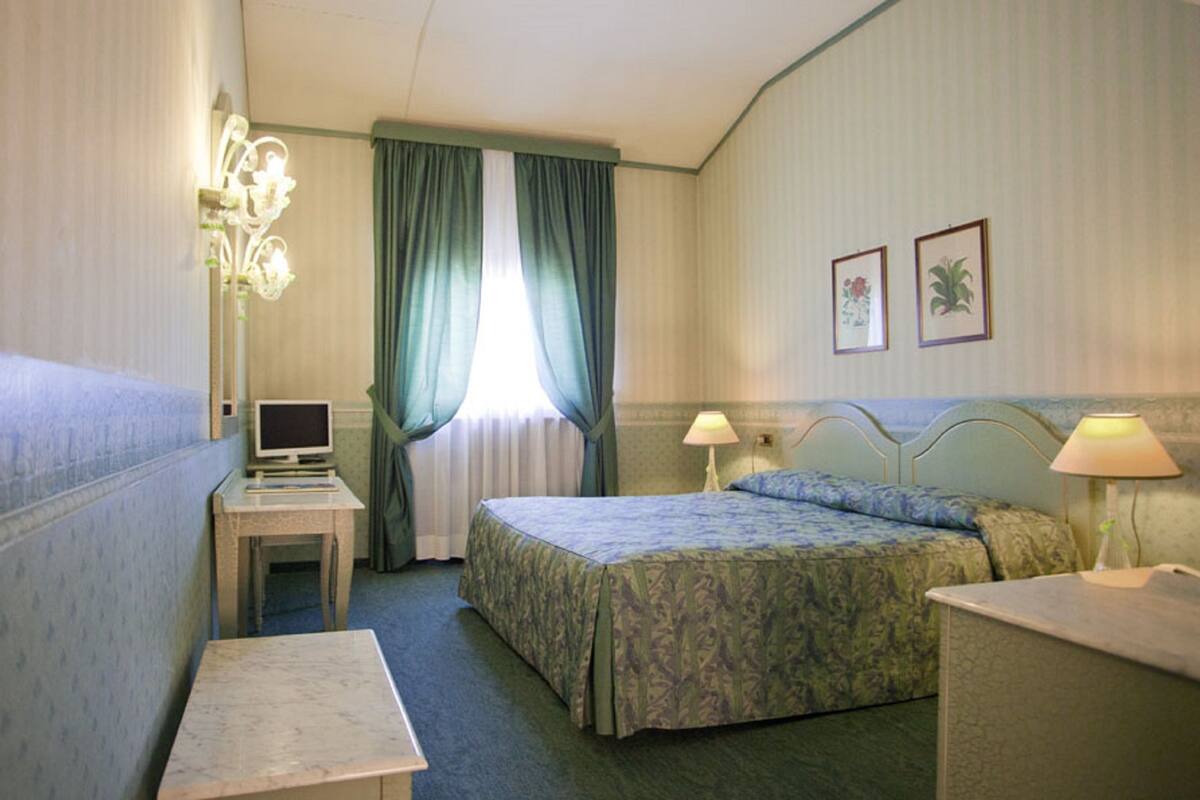Minibar, in-room safe, desk, free cots/infant beds
