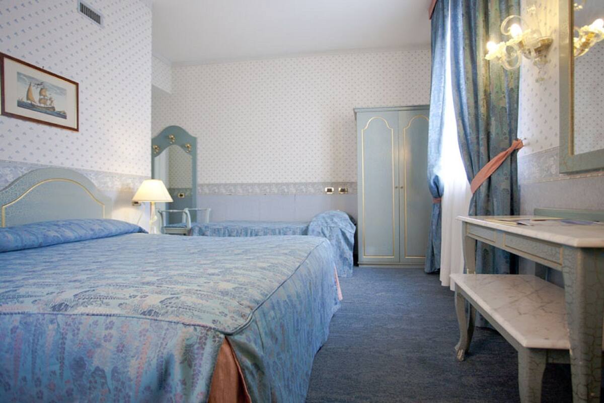 Triple Room | Minibar, in-room safe, desk, free cots/infant beds