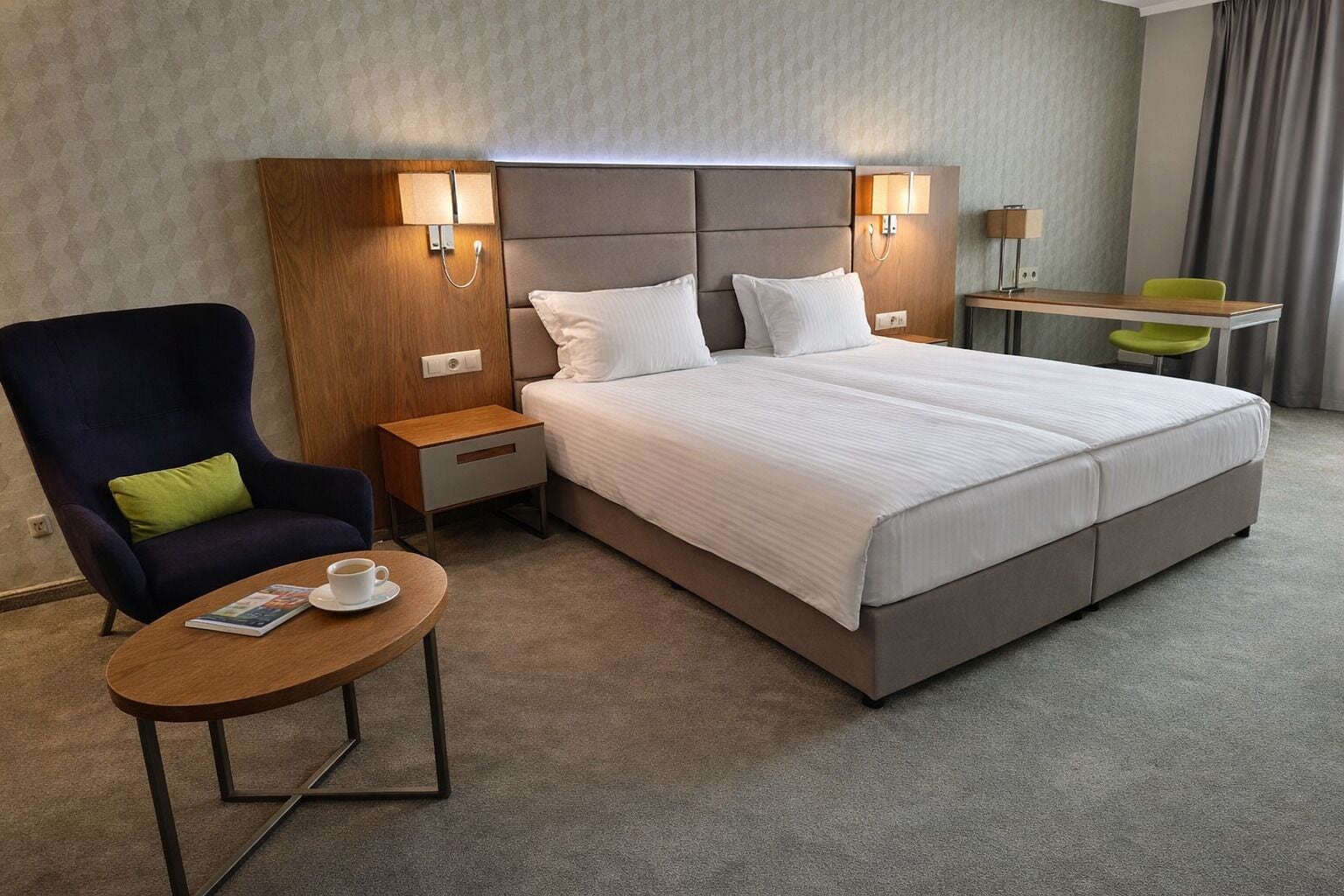 Rom – executive, 1 kingsize-seng | Minibar, safe på rommet, skrivebord og blendingsgardiner