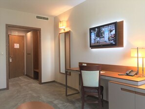 Standard Suite, 1 King Bed | Minibar, in-room safe, desk, blackout drapes