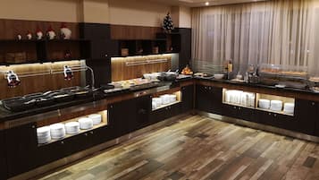 Desayuno buffet (BGN 15 por persona)