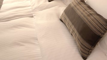 Standard Room, 1 King Bed | Minibar, in-room safe, desk, blackout curtains