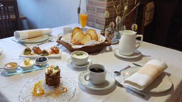Petit déjeuner continental servi tous les jours en supplément