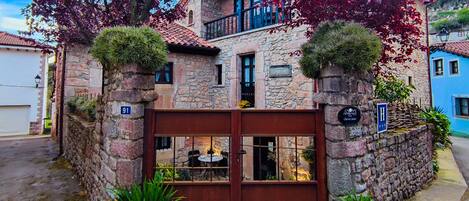 Fachada de la propiedad