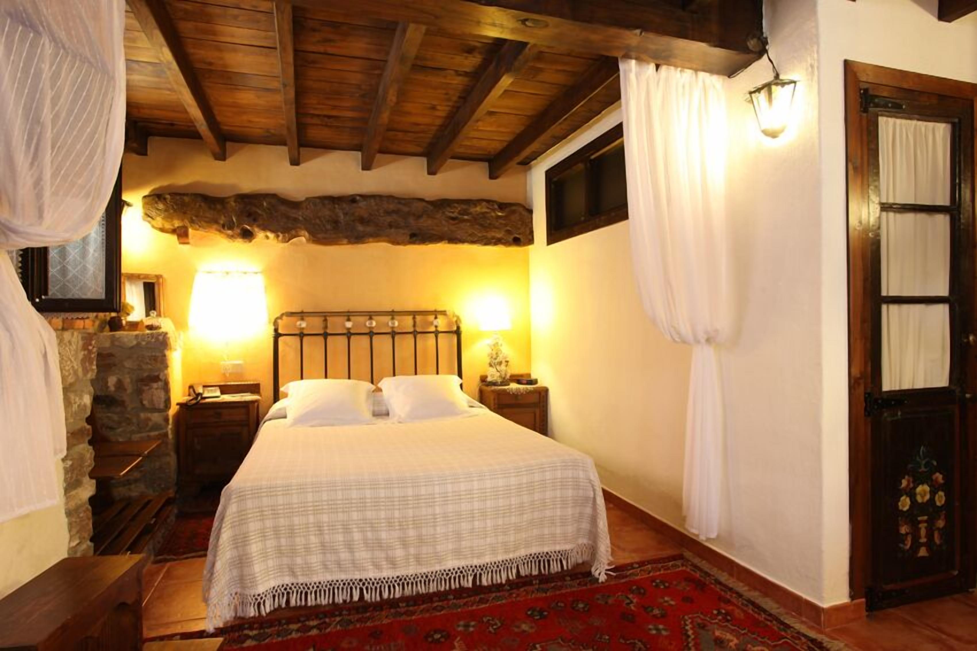 double or twin room | desk, blackout curtains, soundproofing, cots/infant beds