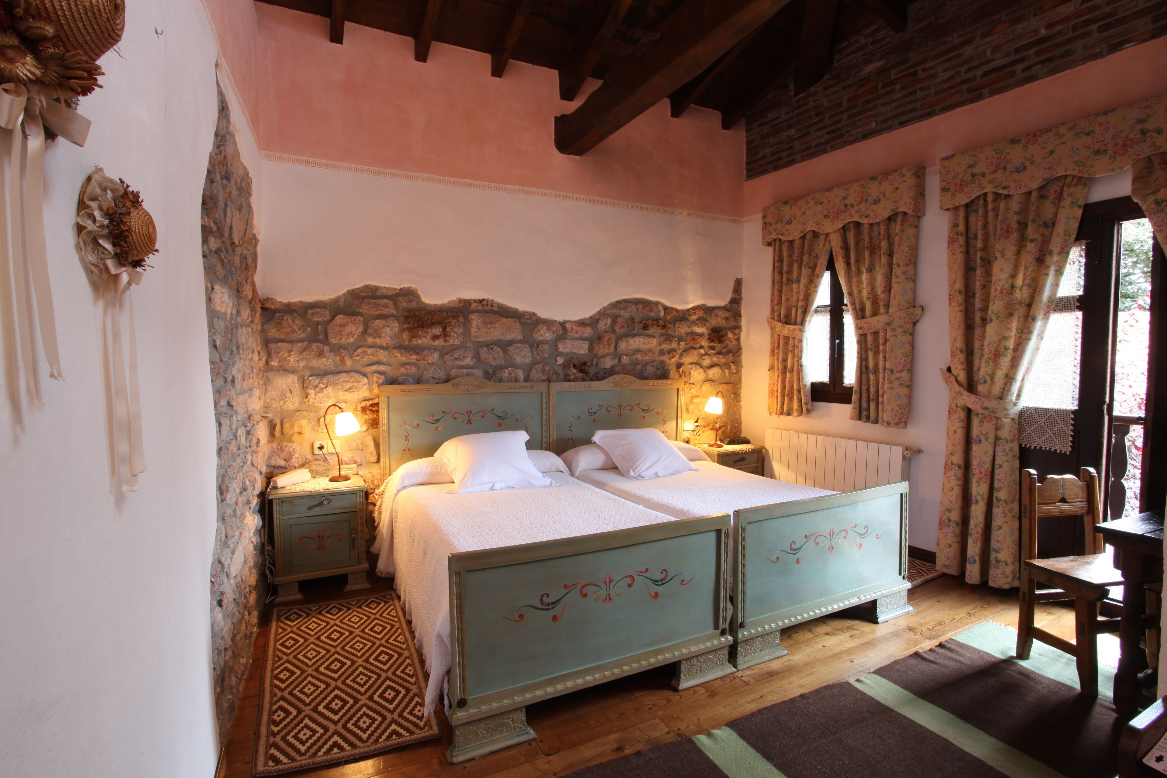 desk, blackout curtains, soundproofing, cots/infant beds