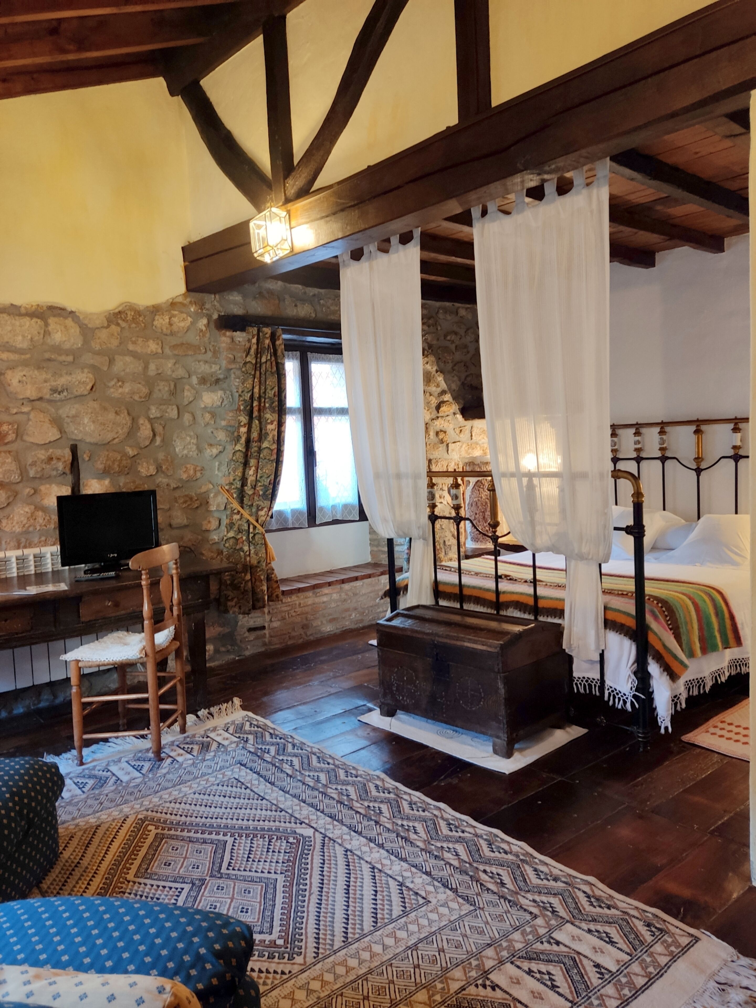 desk, blackout curtains, soundproofing, cots/infant beds