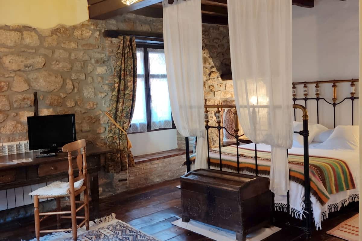 desk, blackout curtains, soundproofing, cots/infant beds