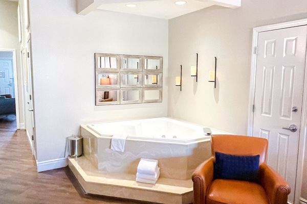 Club Suite, 1 King Bed, Hot Tub | Private spa tub
