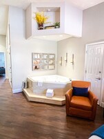 Club Suite, 1 King Bed, Hot Tub | Private spa tub