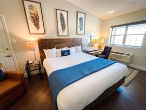 Club Suite, 1 King Bed, Hot Tub