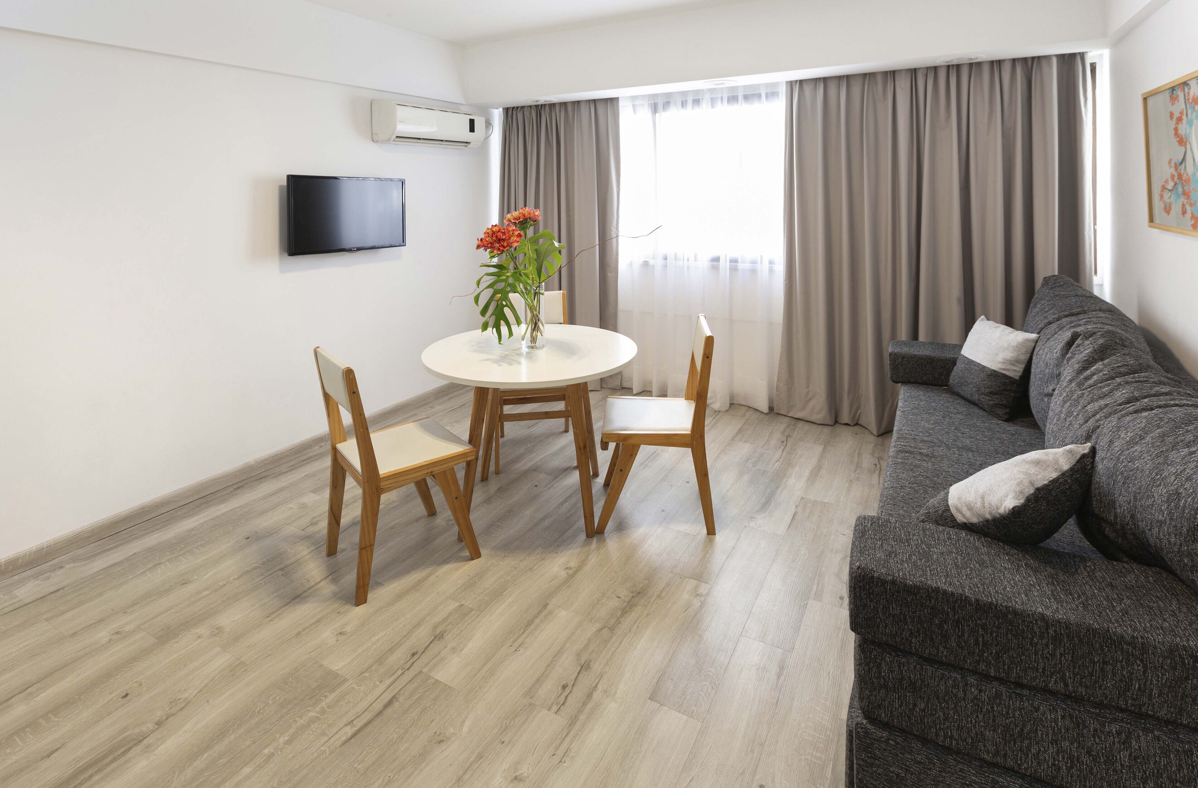 Superior Studio | Premium bedding, down comforters, pillowtop beds, in-room safe