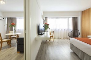 Premium bedding, down comforters, pillowtop beds, in-room safe - Deco Collection (Buenos Aires)