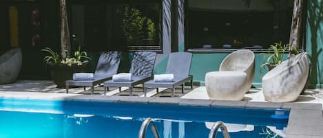 Sesongbasert utendørsbasseng