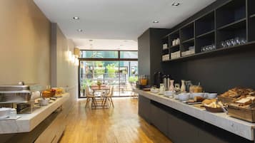 Desayuno buffet todos los días (con cargo)