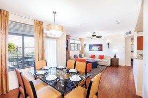 Deluxe Apartment, 2 Bedrooms | Dining room