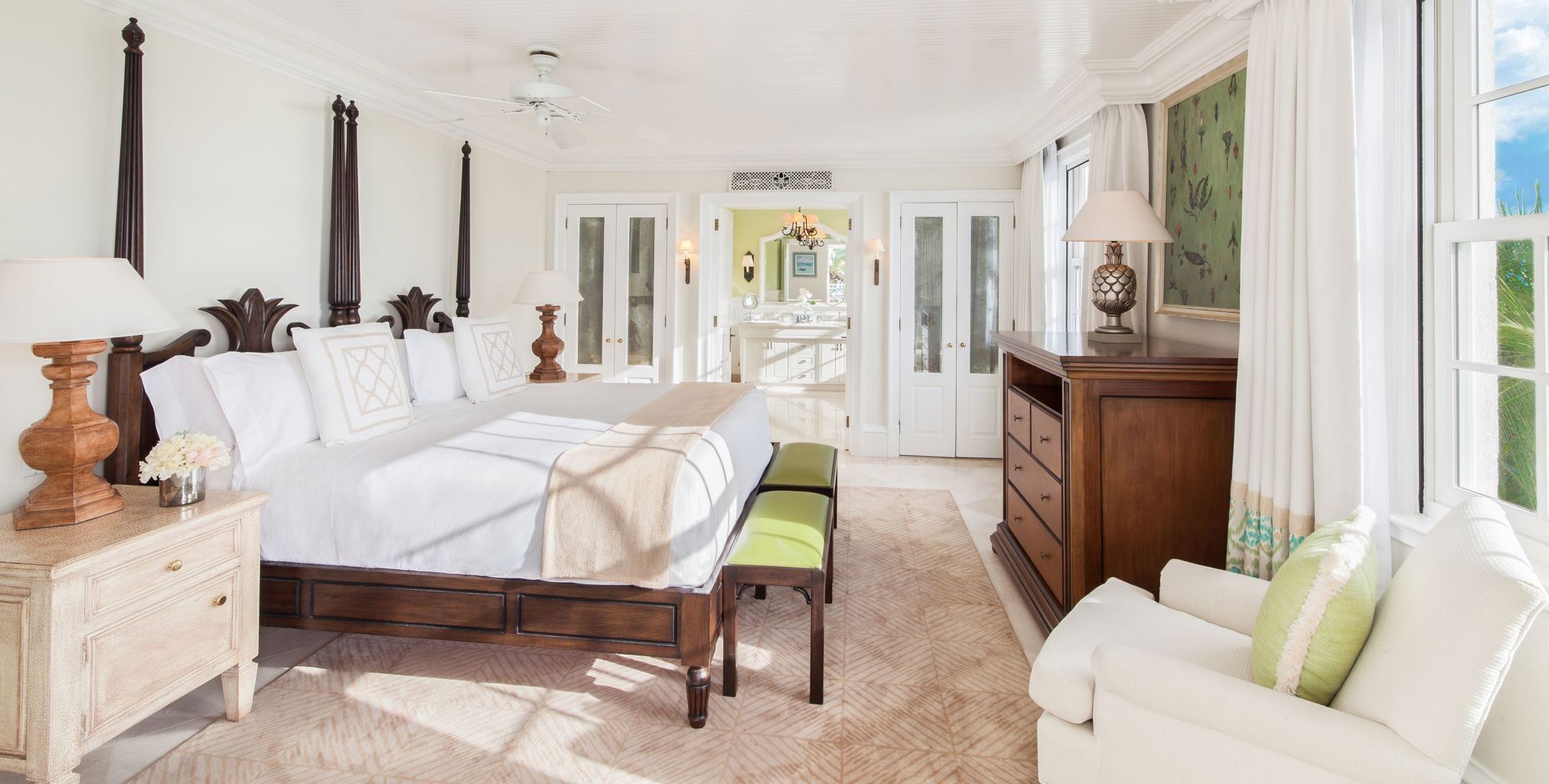 Luxe beddengoed, donsdekens, pillowtop-bedden, een kluis op de kamer