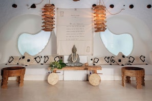 Body treatments, hydrotherapy, aromatherapy, hot stone massages
