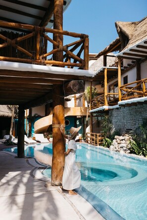 室外游泳池,日光浴躺椅