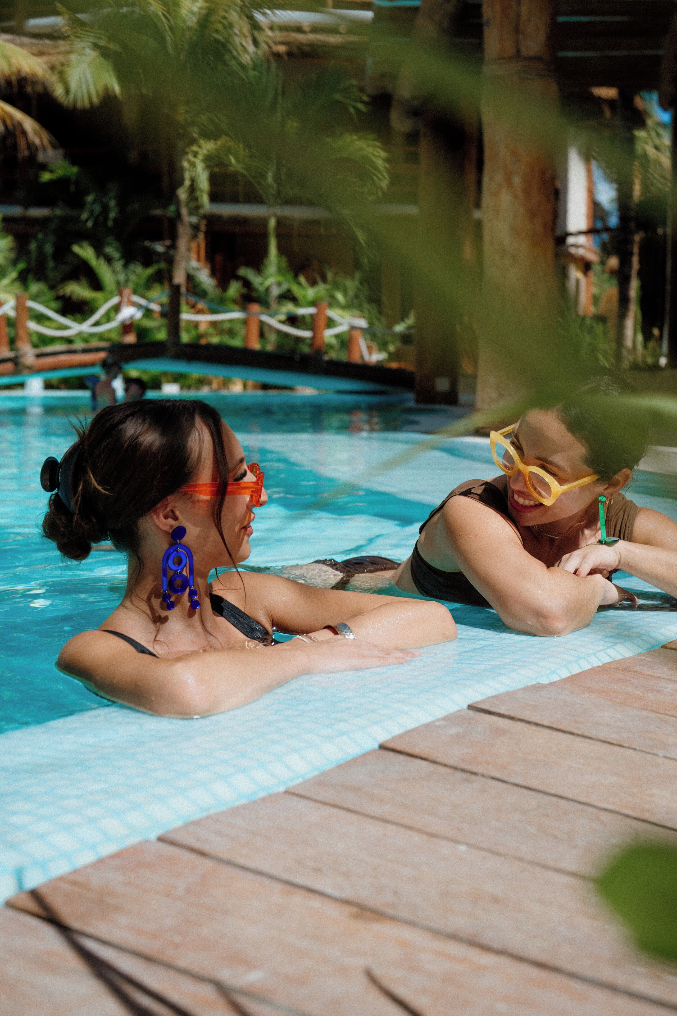 Kolam renang terbuka, kerusi lepak pantai 