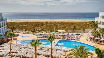 3 outdoor pools, sun loungers