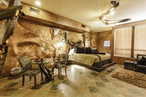 Premium bedding, in-room safe, individually decorated