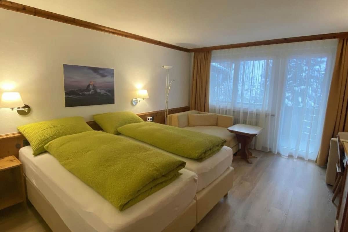 Hochwertige Bettwaren, Pillowtop-Betten, Zimmersafe, Schreibtisch